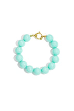 Bracelet with large beads and clasp at the front